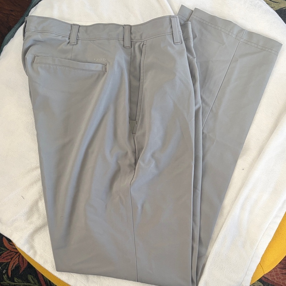 Izod Golf Men's Light Gray Chinos